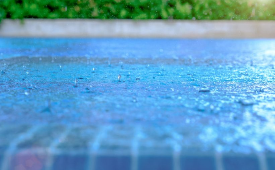 ¿Que hacer con mi piscina cuando llueve?