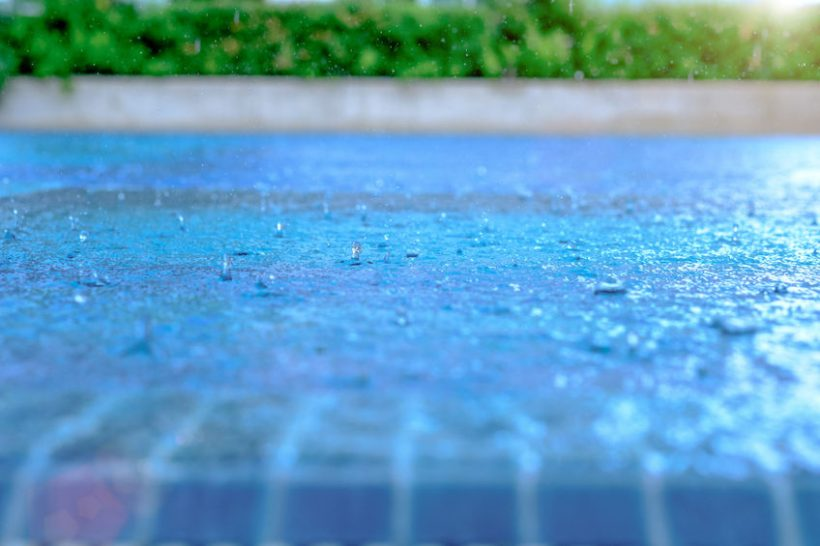 Que fer amb la meva piscina quan plou?