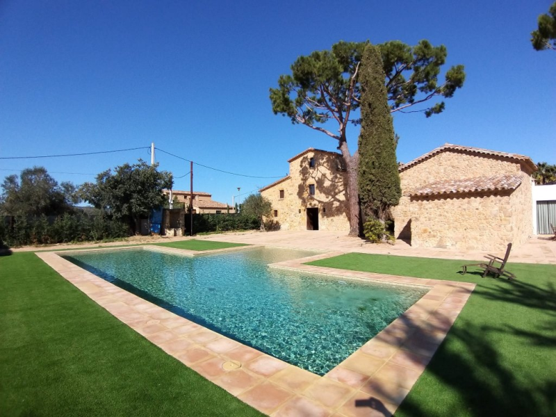 Piscina en una masia