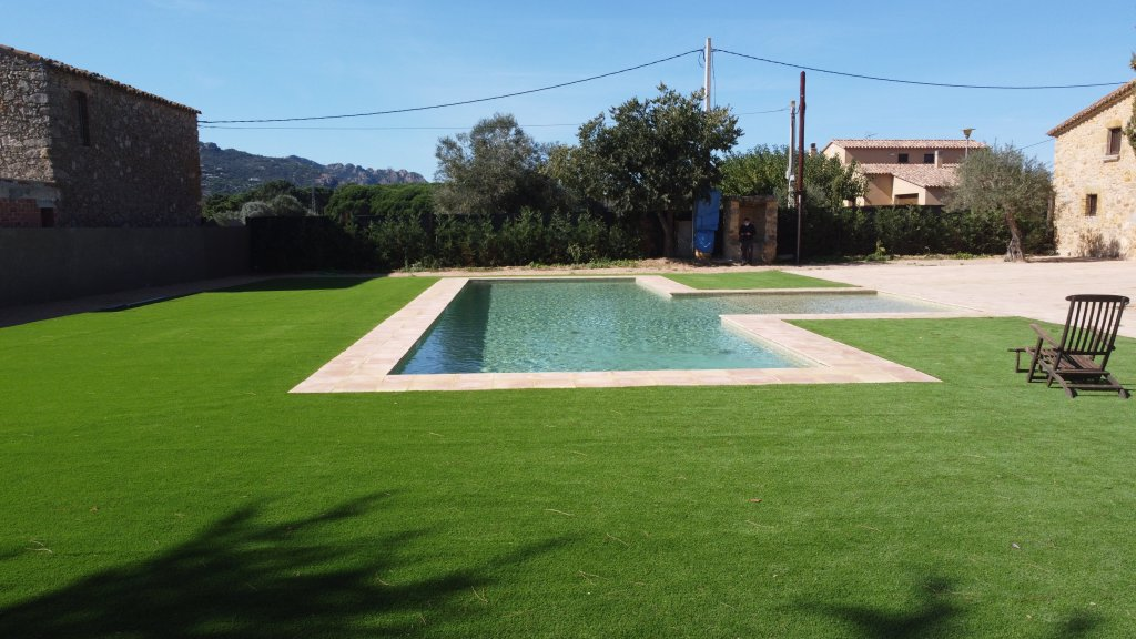 Piscina en una masia